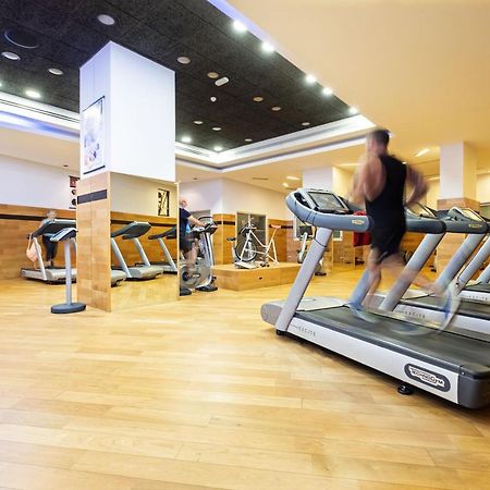 Hotel Envia Almeria Spa & Golf 阿瓜杜尔塞 外观 照片 A treadmill in a gym