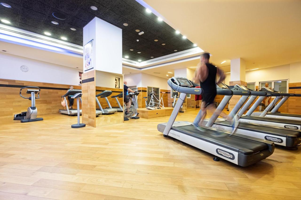 Hotel Envia Almeria Spa & Golf 阿瓜杜尔塞 外观 照片 A treadmill in a gym