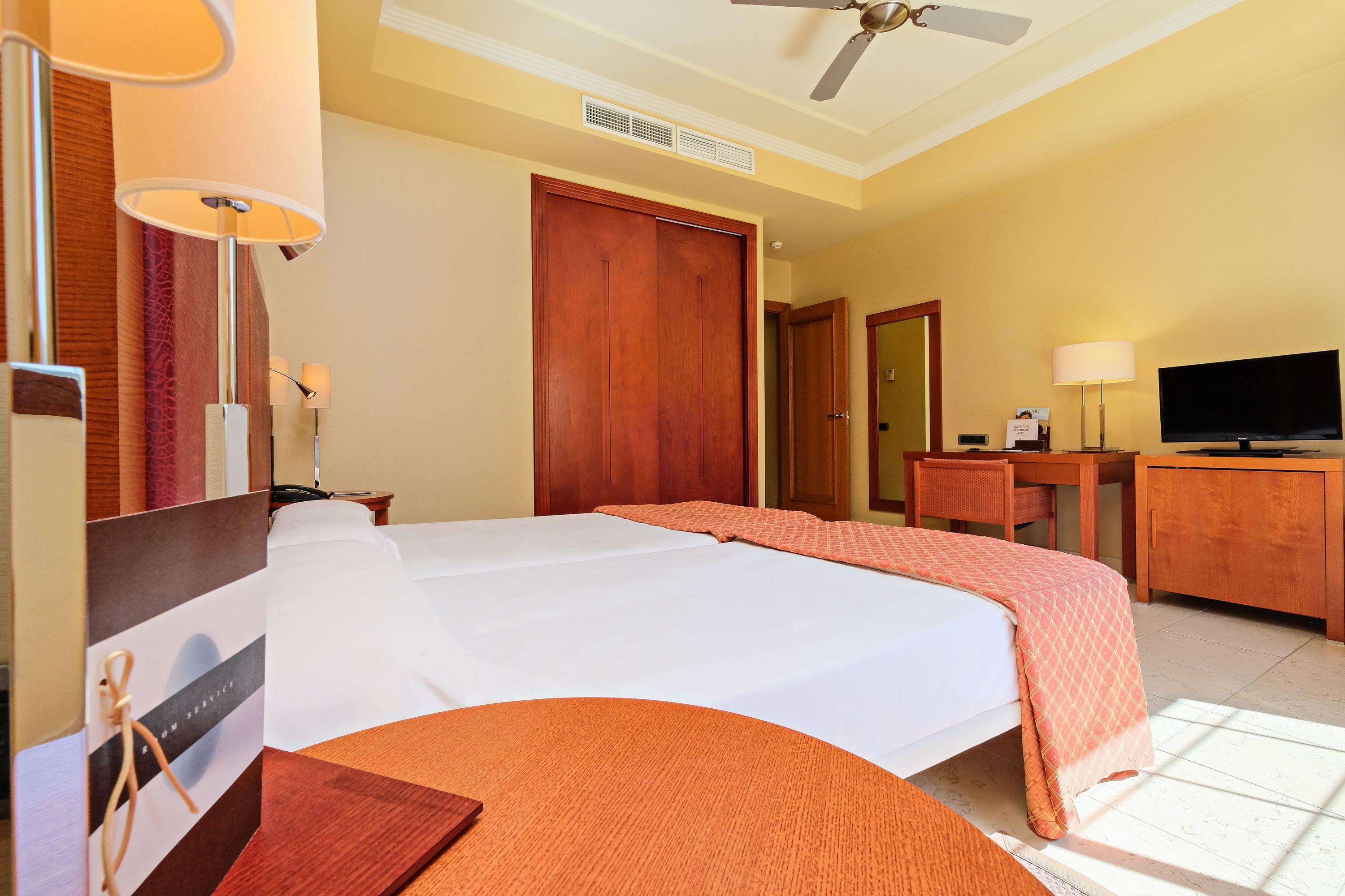 Hotel Envia Almeria Spa & Golf 阿瓜杜尔塞 外观 照片 A bedroom at the hotel