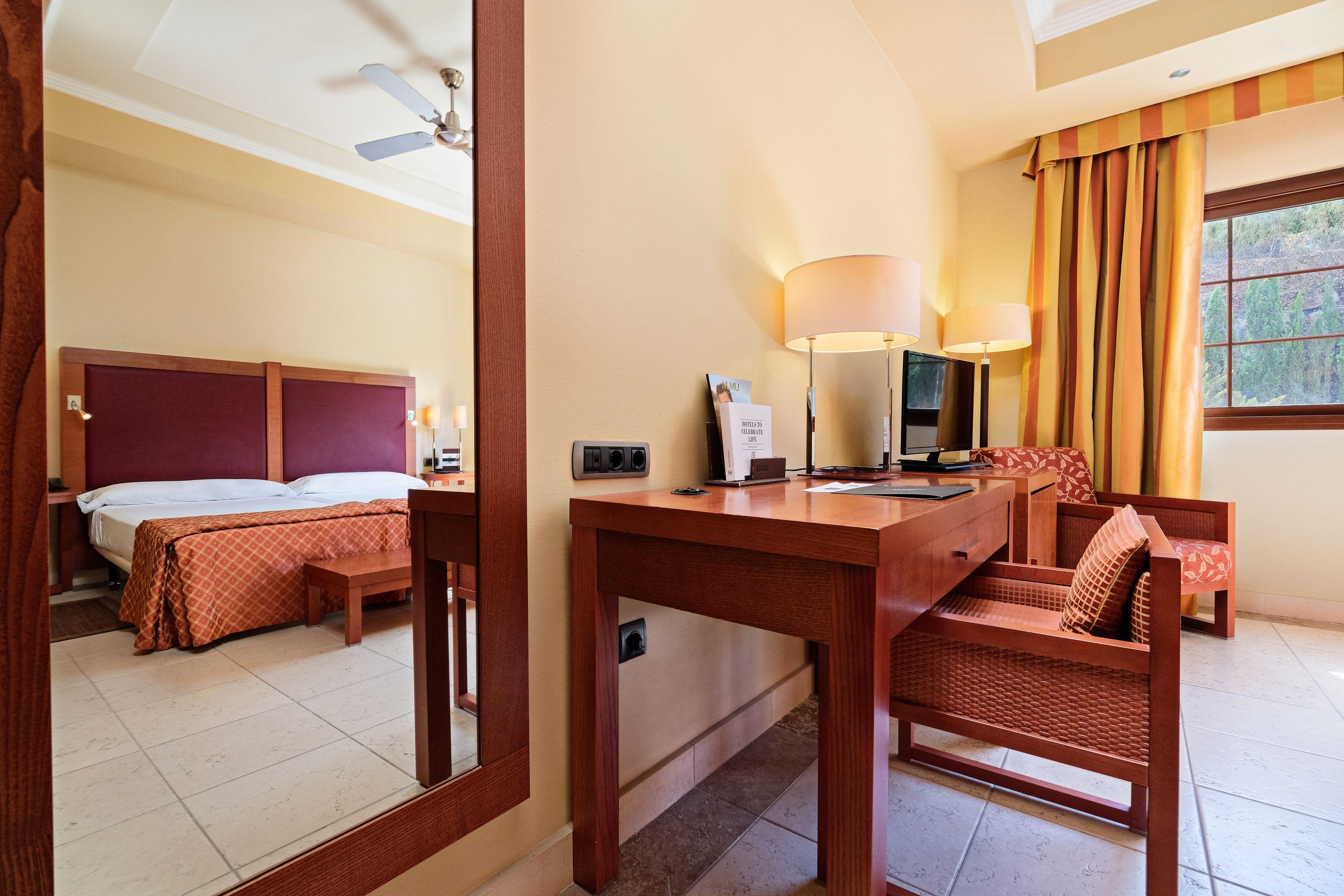 Hotel Envia Almeria Spa & Golf 阿瓜杜尔塞 外观 照片 A room at the hotel