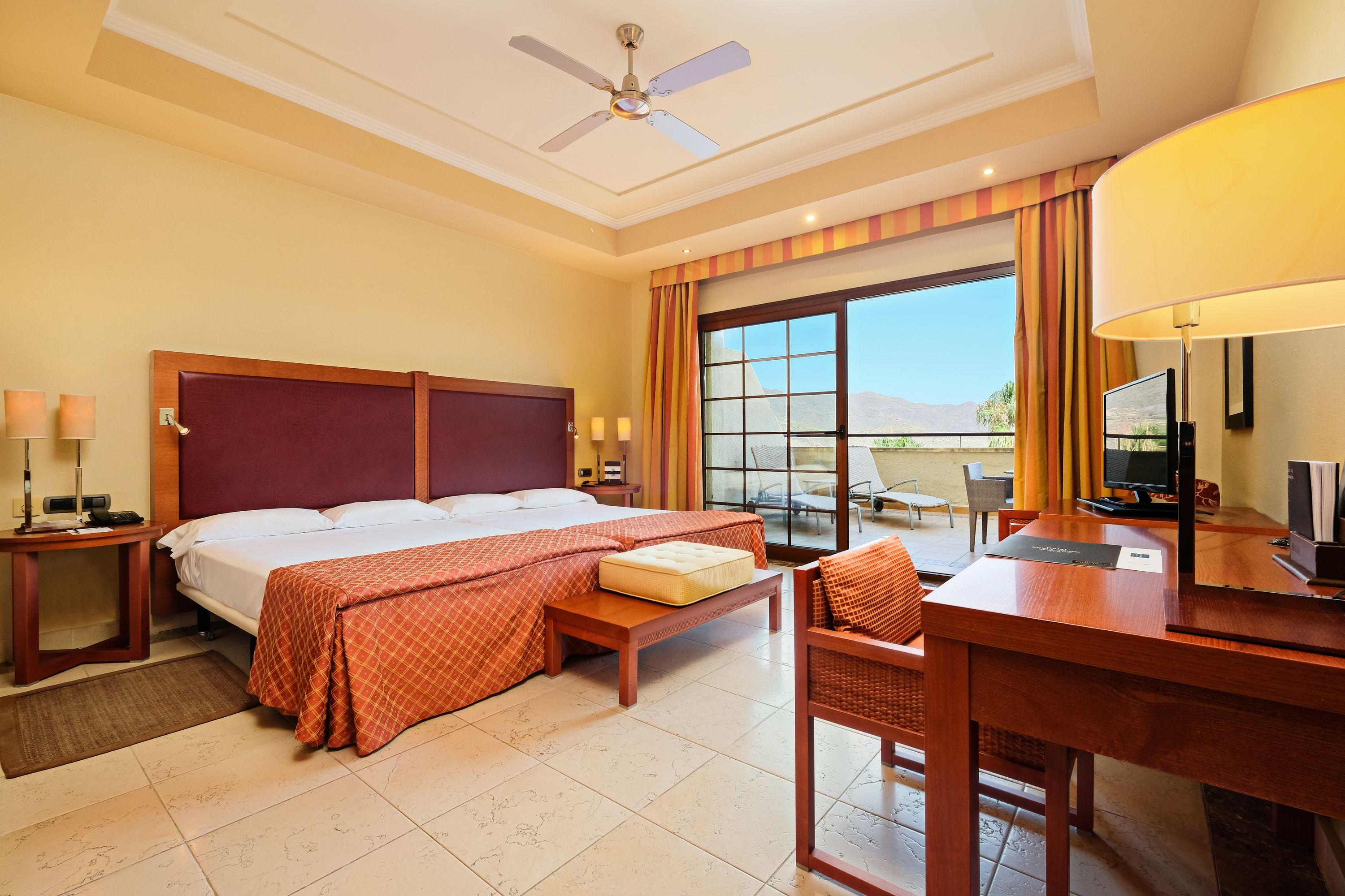 Hotel Envia Almeria Spa & Golf 阿瓜杜尔塞 外观 照片 A room at the hotel