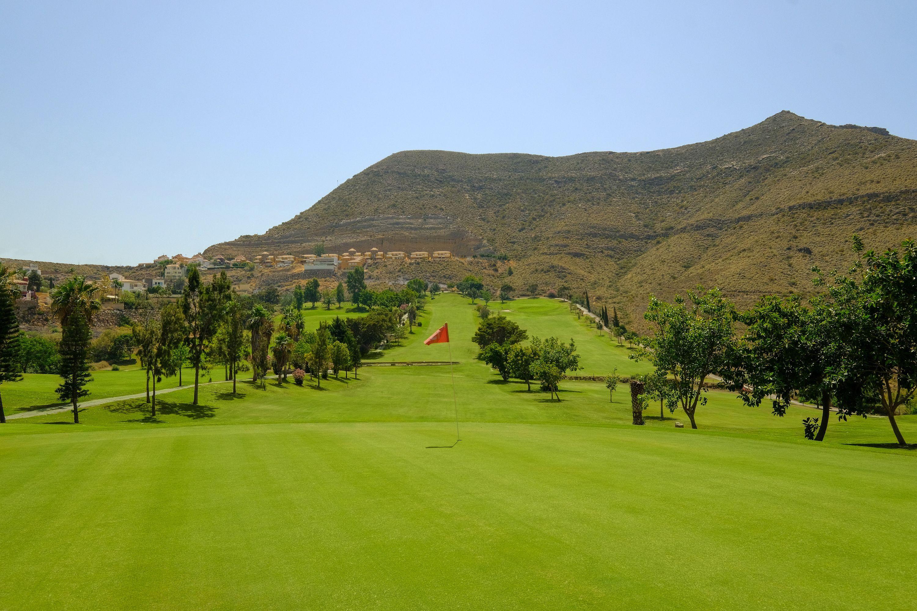 Hotel Envia Almeria Spa & Golf 阿瓜杜尔塞 外观 照片 Golf course in La Manga