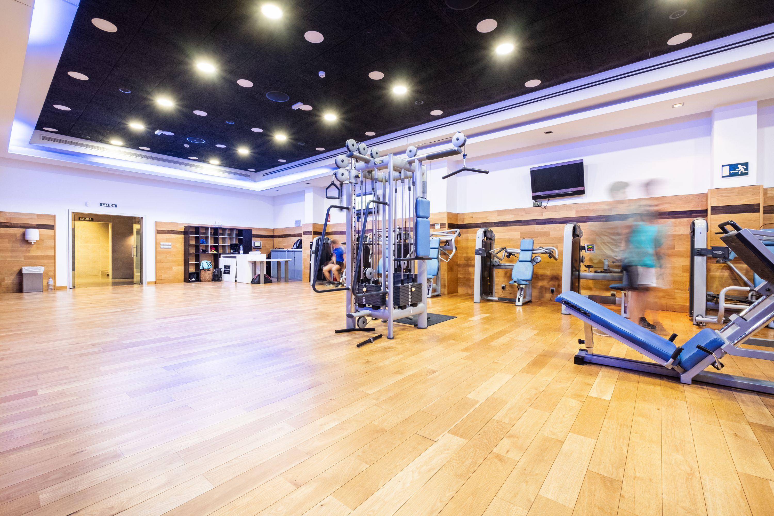Hotel Envia Almeria Spa & Golf 阿瓜杜尔塞 外观 照片 The gym at the InterContinental