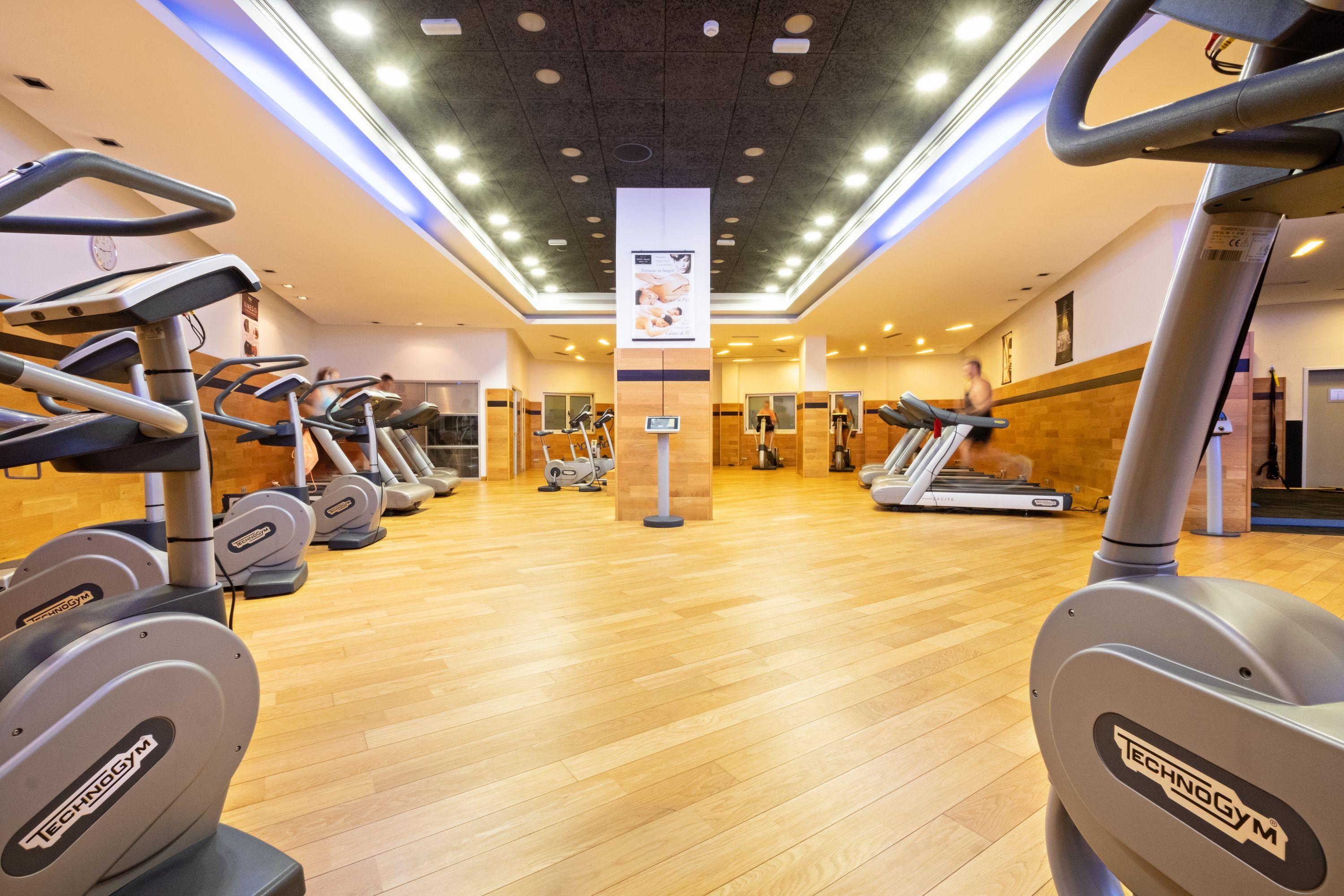 Hotel Envia Almeria Spa & Golf 阿瓜杜尔塞 外观 照片 The gym at the hotel