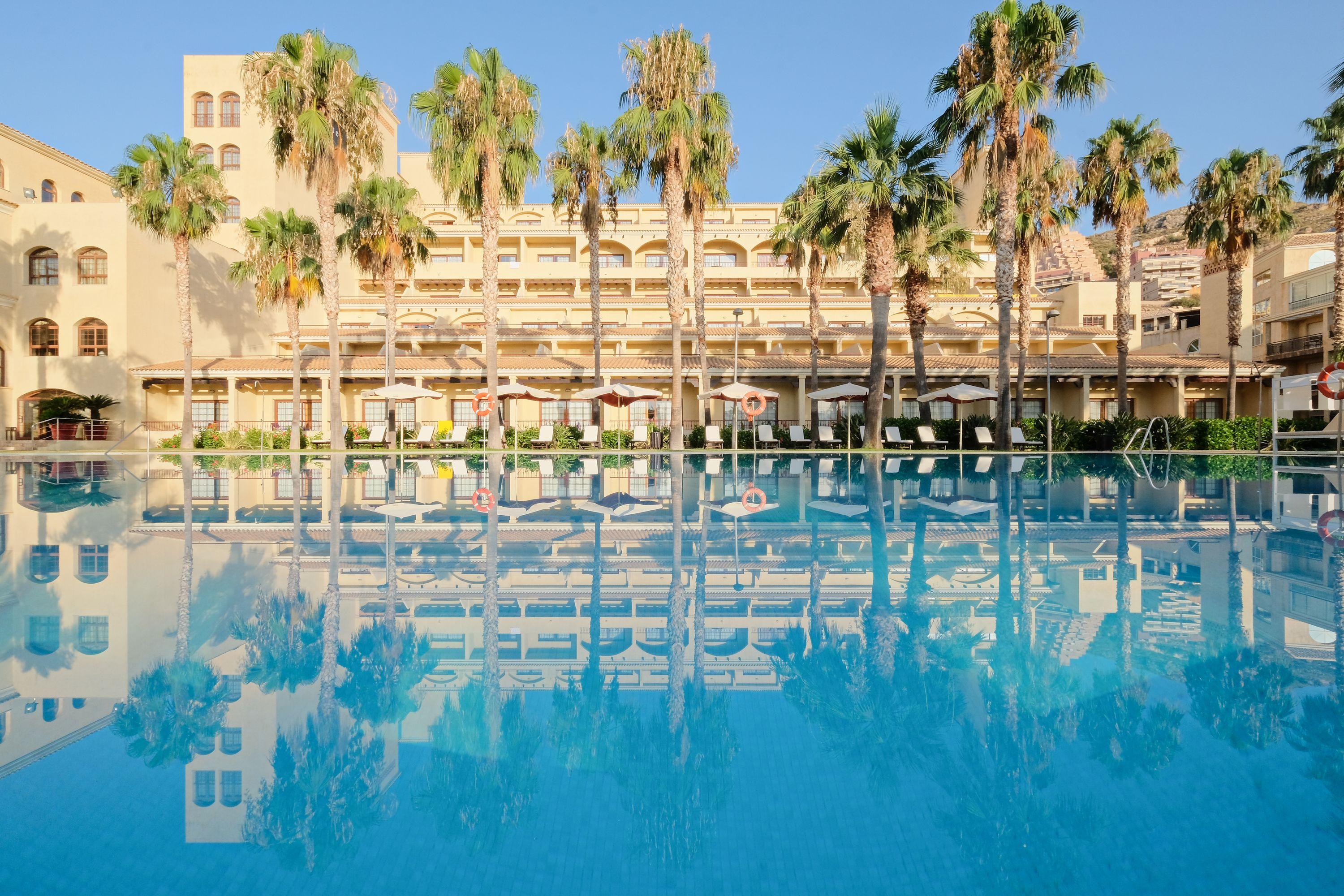 Hotel Envia Almeria Spa & Golf 阿瓜杜尔塞 外观 照片 The pool at the Royal Olympic Hotel