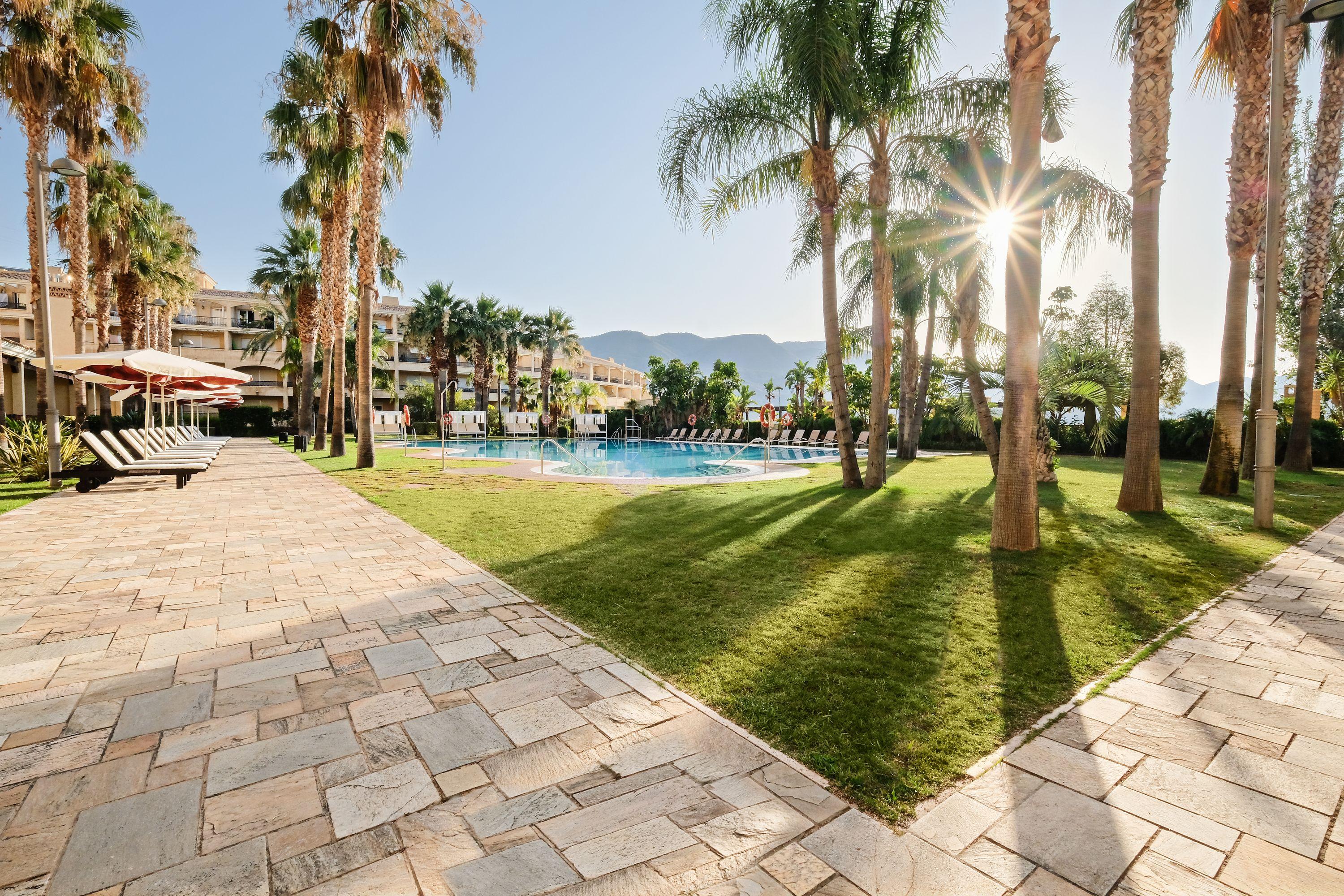Hotel Envia Almeria Spa & Golf 阿瓜杜尔塞 外观 照片 The resort's pool