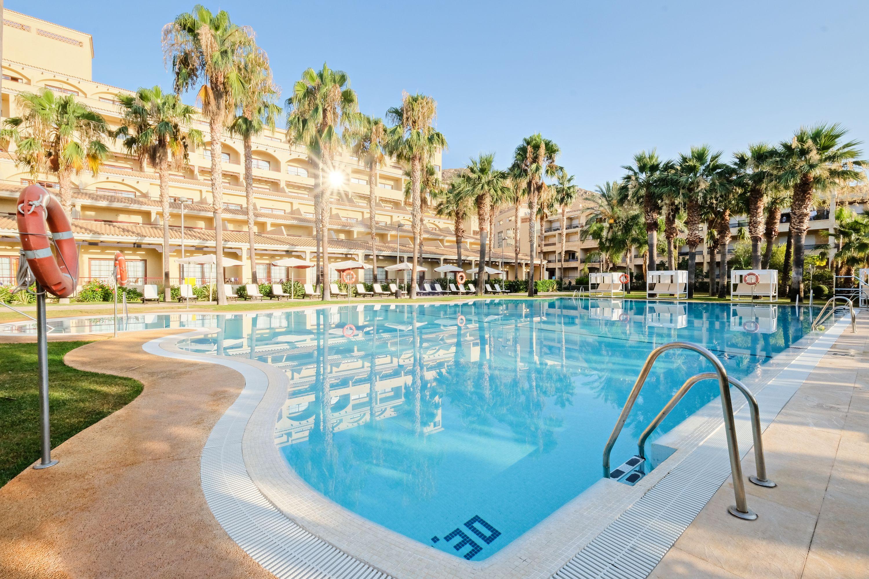 Hotel Envia Almeria Spa & Golf 阿瓜杜尔塞 外观 照片 A swimming pool