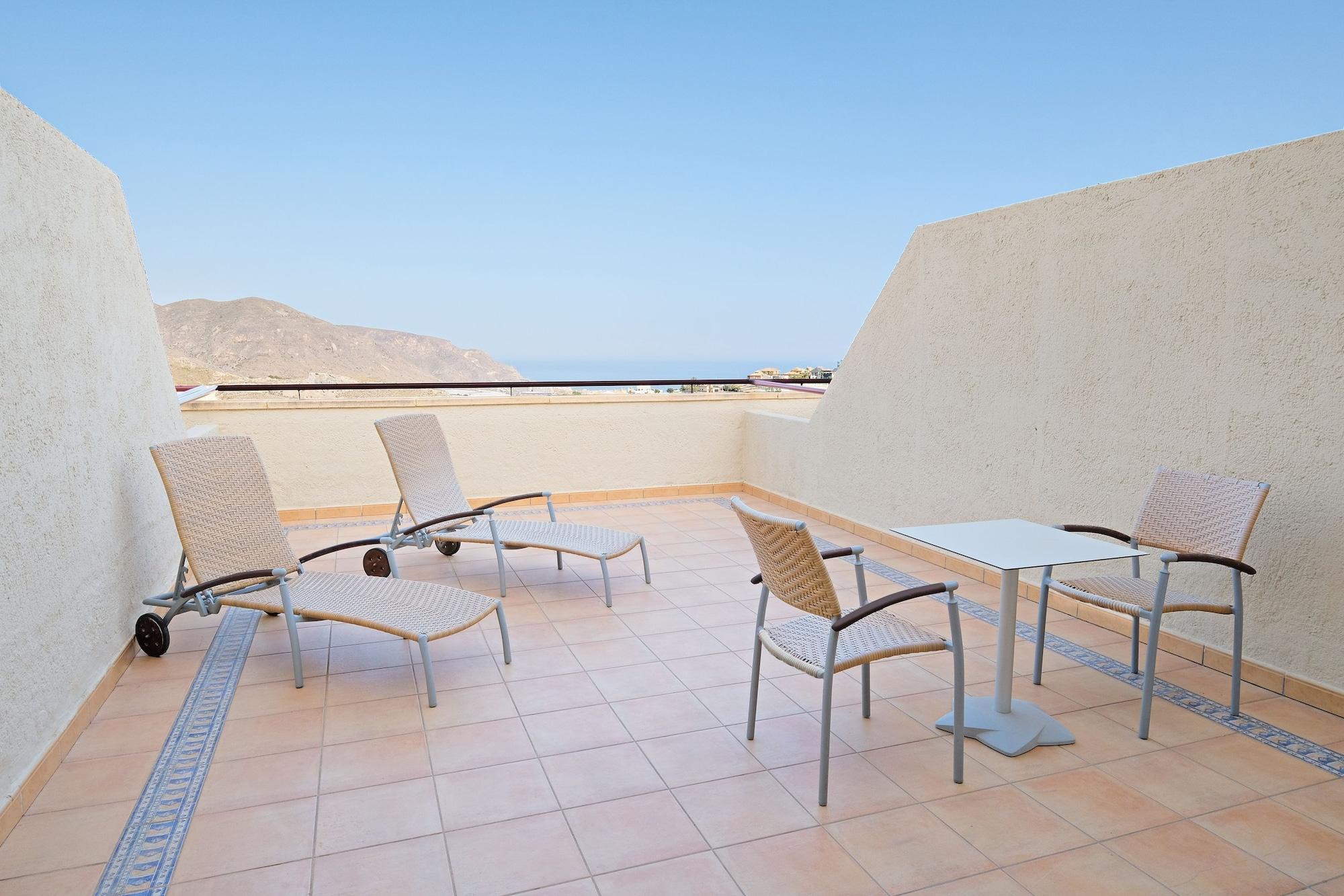 Hotel Envia Almeria Spa & Golf 阿瓜杜尔塞 外观 照片 A balcony