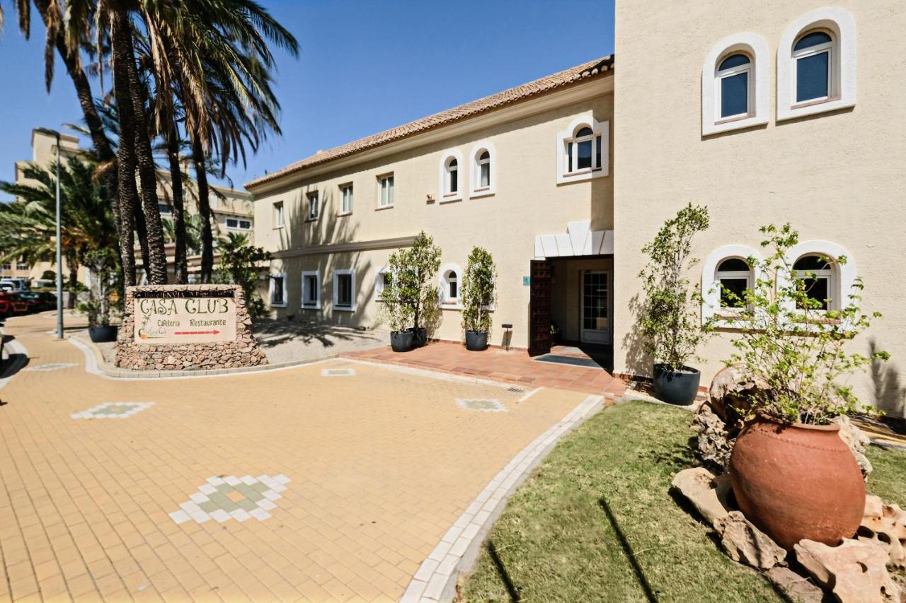 Hotel Envia Almeria Spa & Golf 阿瓜杜尔塞 外观 照片 The main entrance of the school