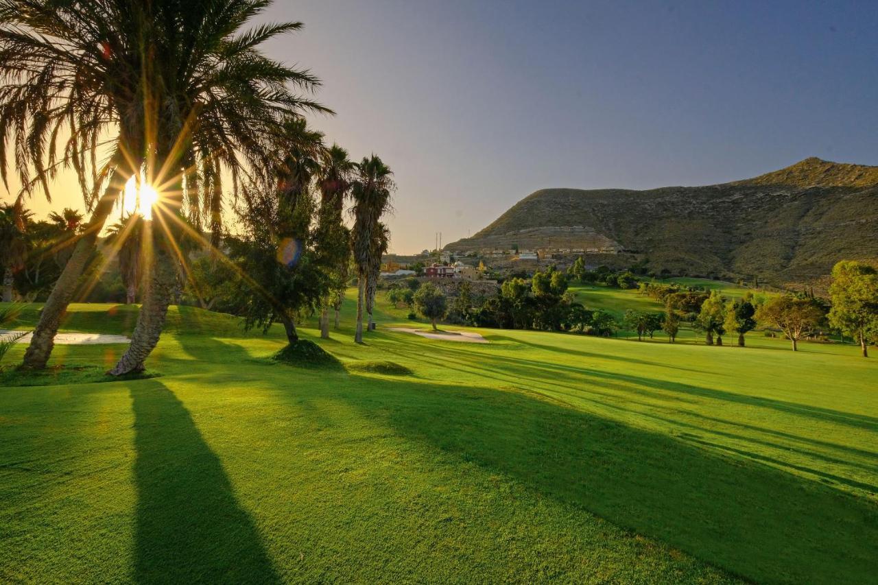 Hotel Envia Almeria Spa & Golf 阿瓜杜尔塞 外观 照片 Golf course at the resort
